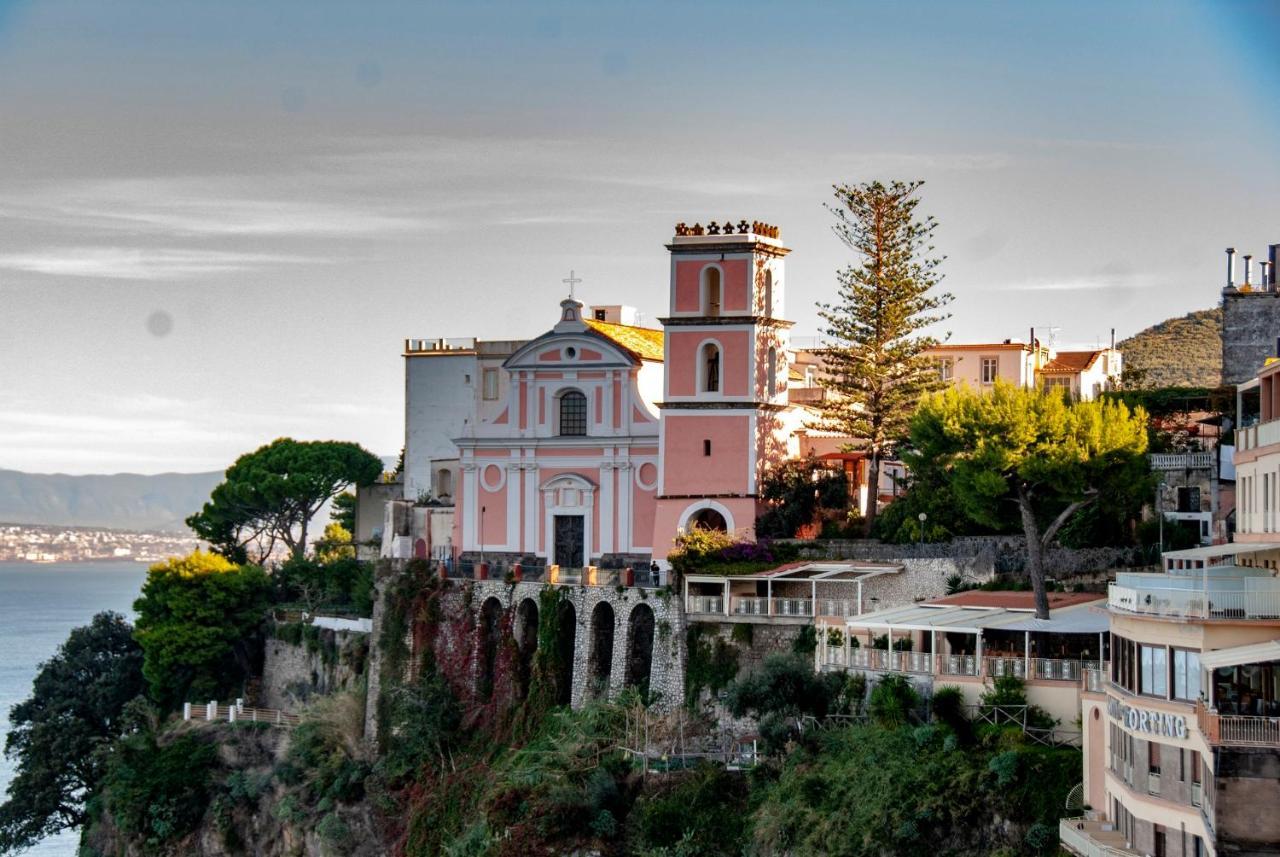 Il Tulipano - Appartamento Al Centro Di Vico Equense Exterior foto